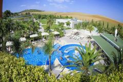 piscina-esterna-hotel-matera